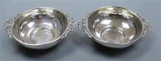 A pair of Edwardian silver two handled bowls, Abraham Meyer Blackensee, Birmingham, 1908, 7.5 oz.